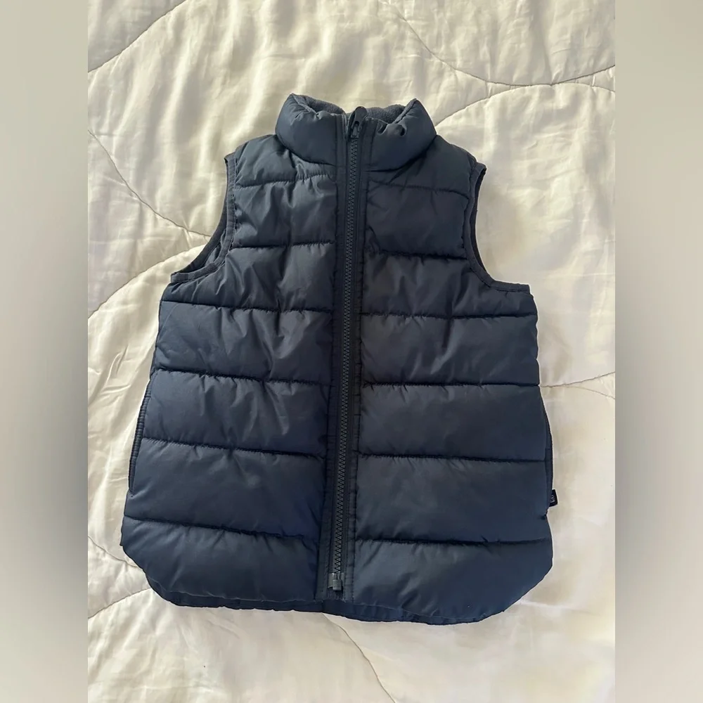 Kids 5 year old Gap Navy Puffer Vest